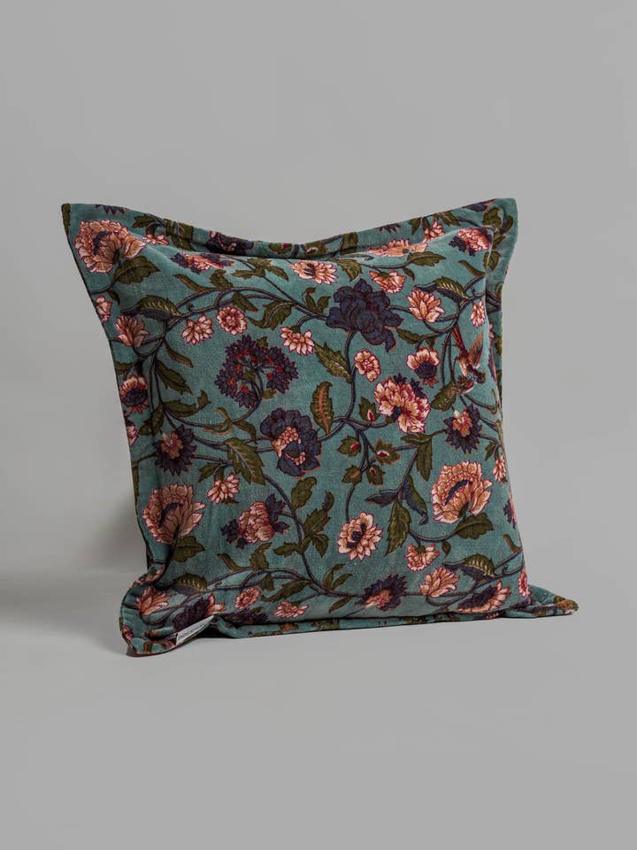 Cojín de terciopelo con relleno Autumn Garden – Floral en azul verdoso para venta al por mayor de Atolia Designs