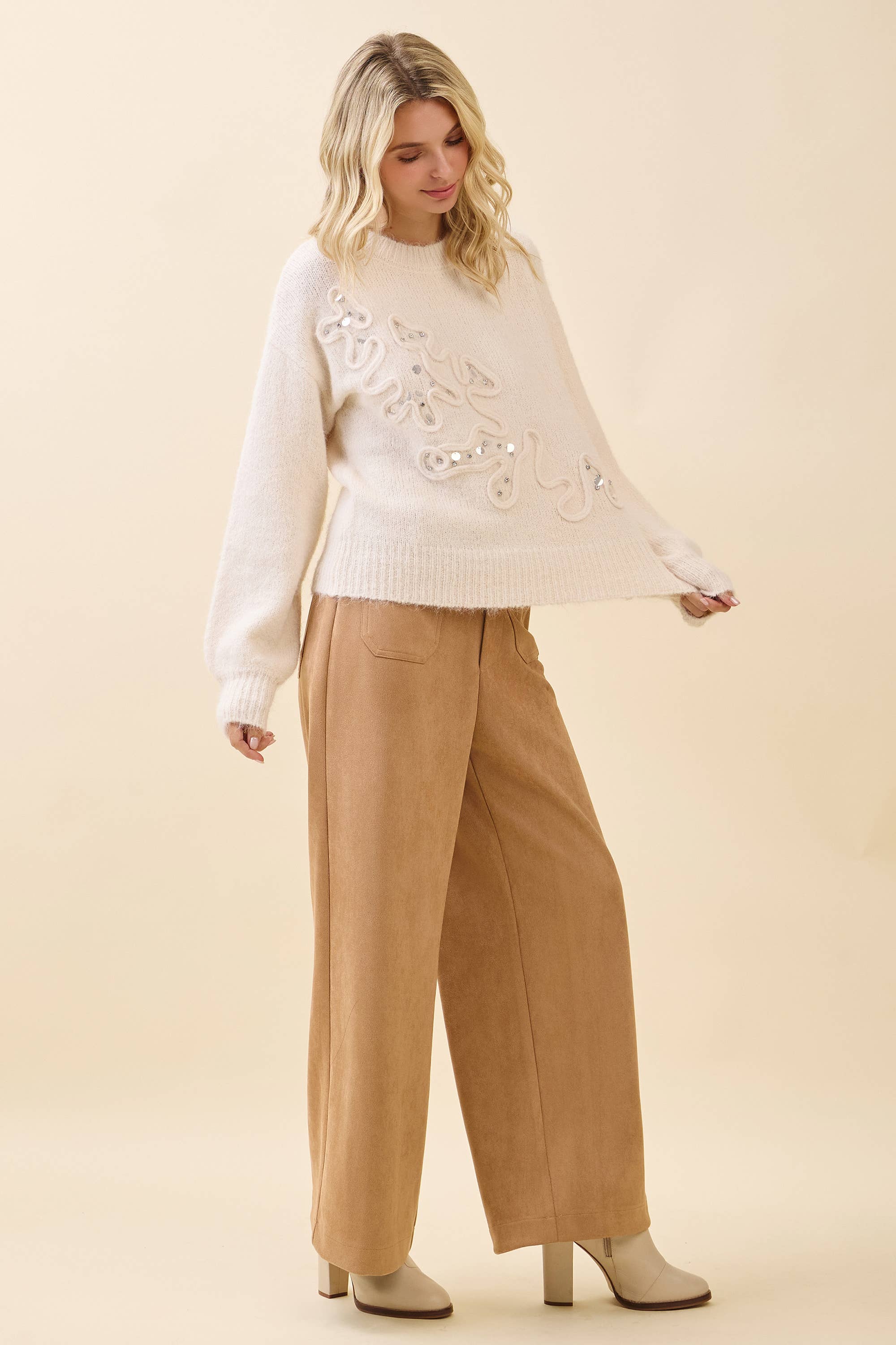 Cream Broderad stickad tröja OT51801 för wholesale på Faire4