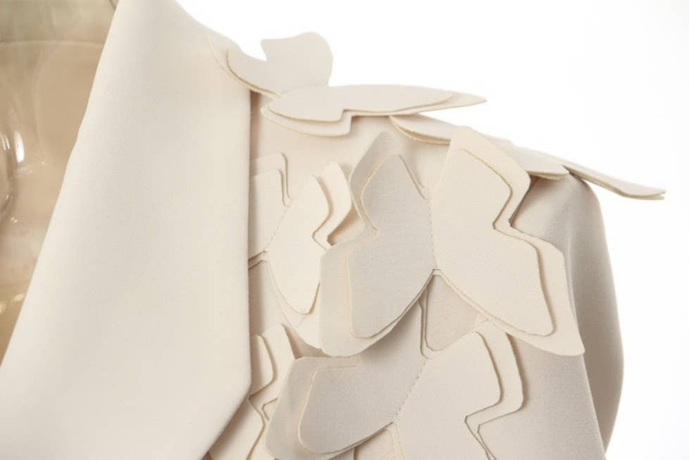 Färg som bilder BL42 Fjärilsapplikationskavaj med skulpterad detalj för wholesale på Faire5