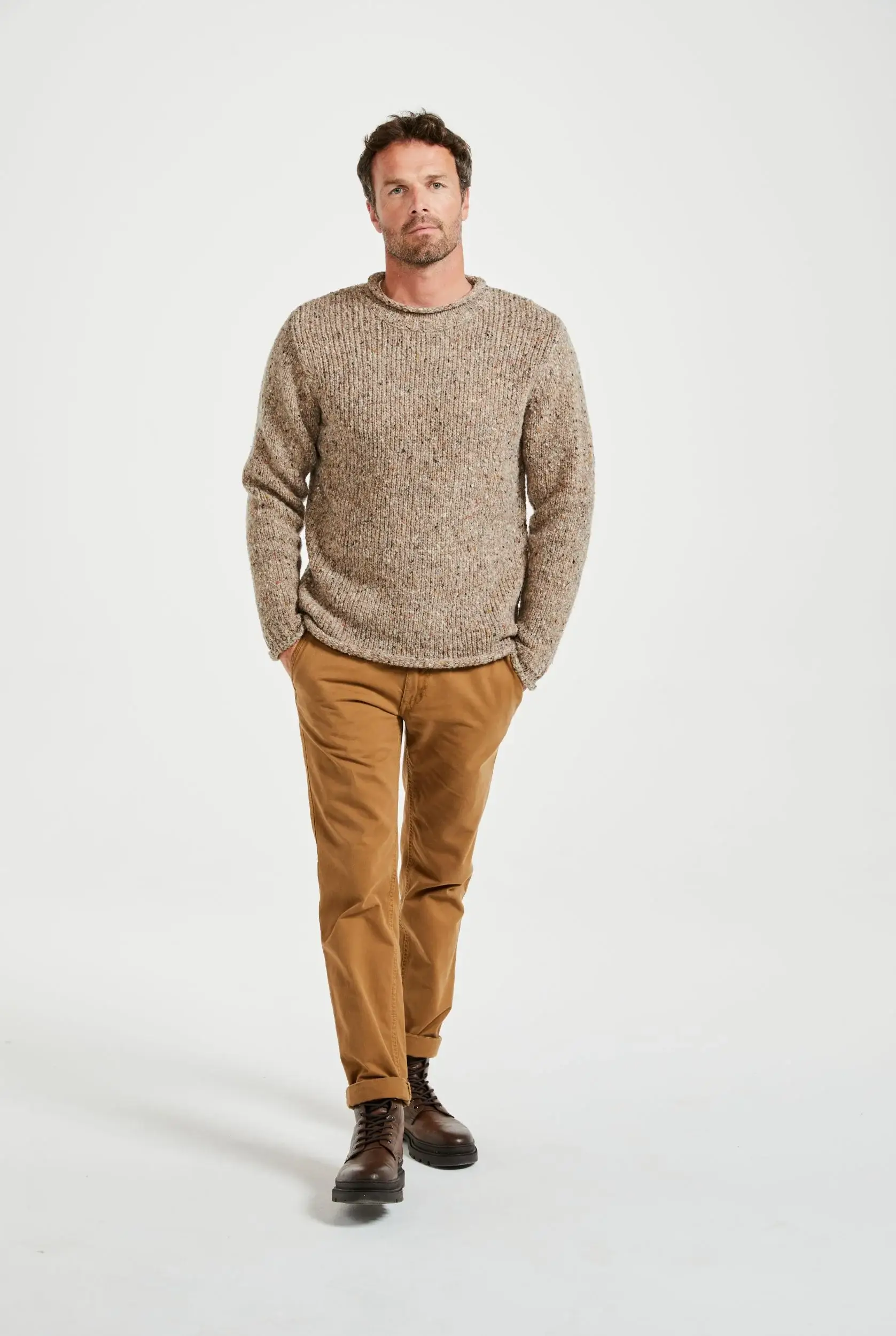 Aran Woollen Mills - Venta al por mayor Jersey de punto - Hombre - Suéter para hombre Raheen Tweed con cuello redondo - color avena3