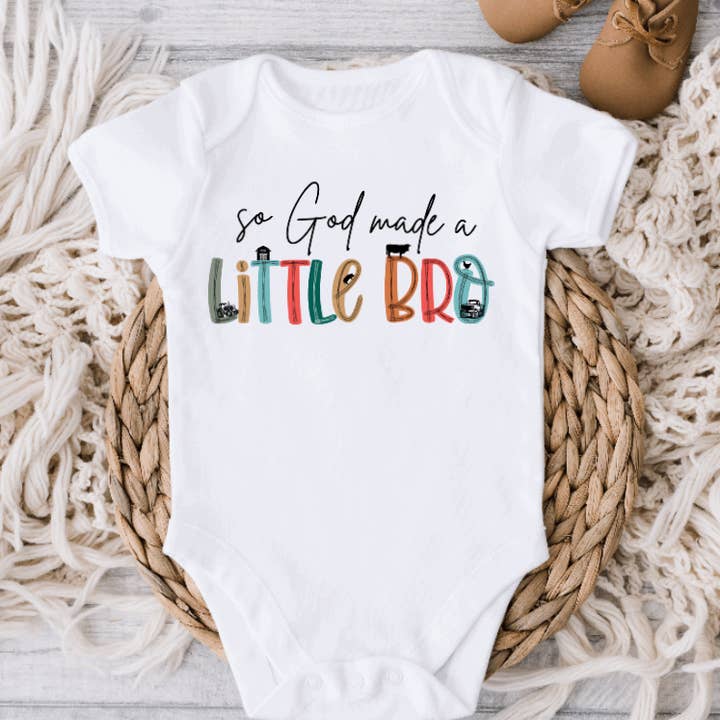 Então Deus fez um Lil Bro Baby Onesie, Irmãozinho Irmãozinho Irmãozinho por atacado de AvaryMaeInspirations