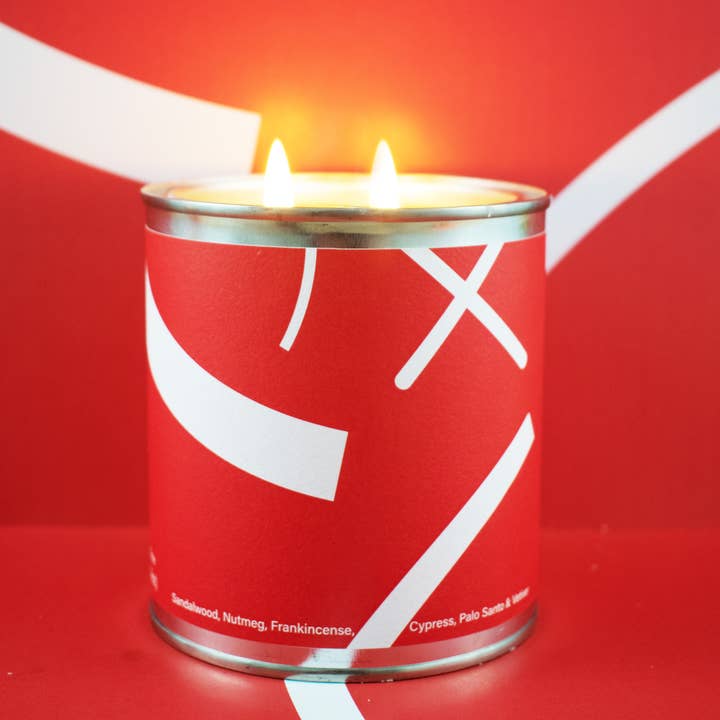 Pelo fogo em No.12 Highgrove Court - 2-Wick Candle por atacado de McKinley & Paget