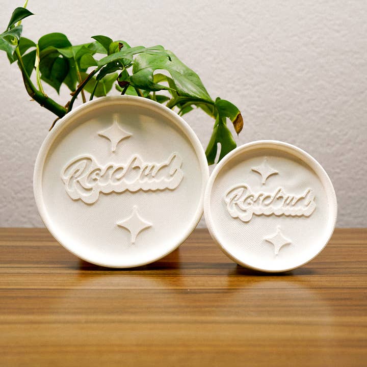 Vaschetta raccogligocce Rosebud, 4", 6", 8" per vasi e fioriera per la vendita all'ingrosso da parte di Rosebud Homegoods