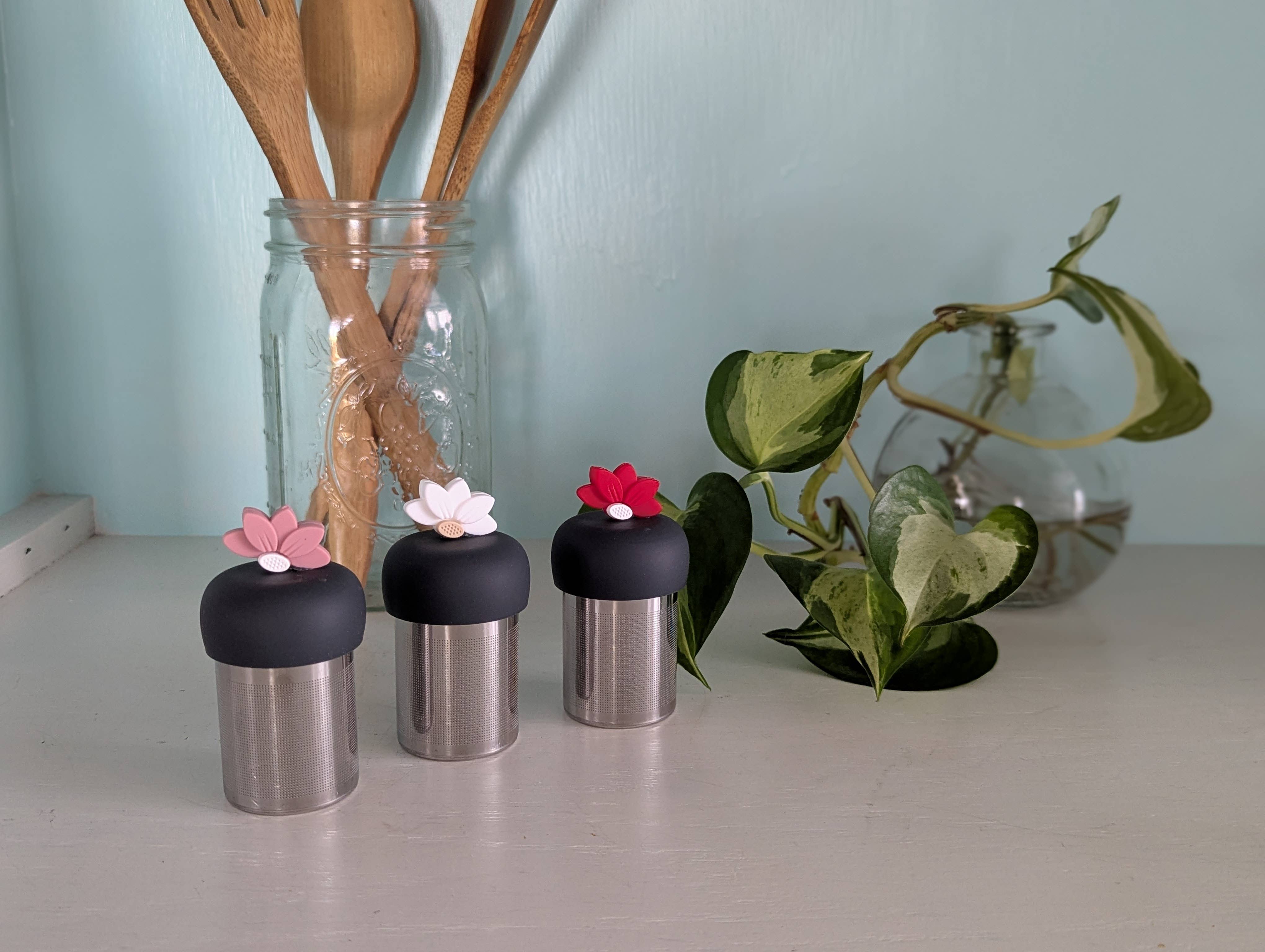 Float2infuse Tea Infuser - Wholesale Tea Strainer/Infuser - Lotus | Floating Tea Steeper | Grey Base | Pink Lotus1