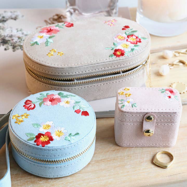 Lisa Angel - Wholesale Jewelry Box/Organizer - Embroidered Flowers Oval Velvet Jewellery Box