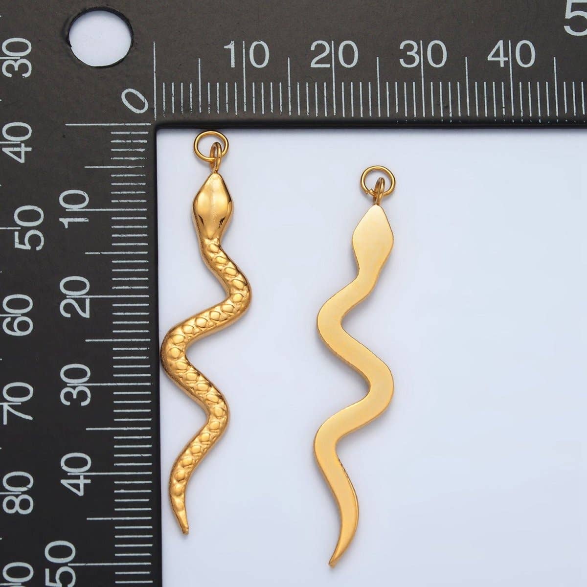 Aim Eternal - Vente Breloques/médailles personnalisées - Serpent Charme en Acier Inoxydable 45mm à Pois | P10454