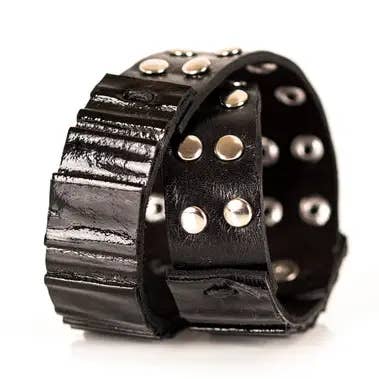 El Pulso Rebelde Envoltorio de Cuero Negro Tachonado para venta al por mayor de The Dark