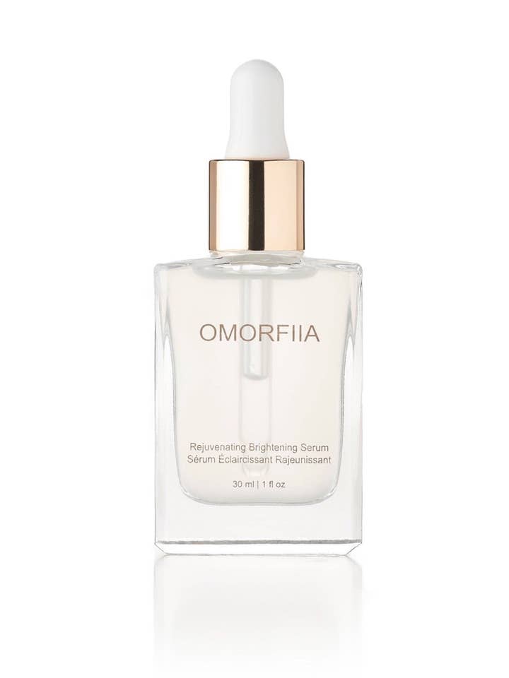 Sérum visage éclaircissant rajeunissant pour la vente par OMORFIIA SKIN