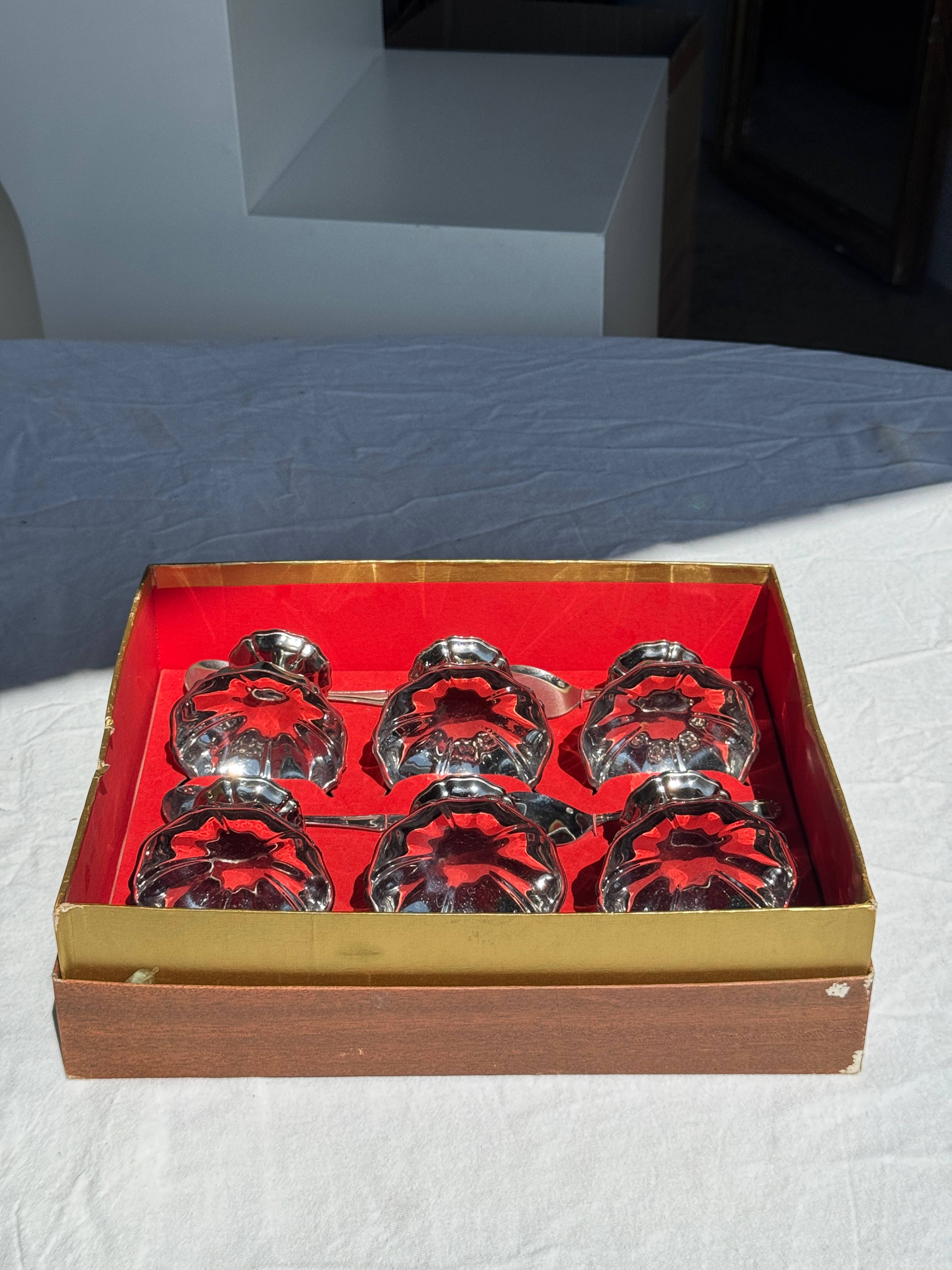 Office Objets - Wholesale Ice Cream Scoop - Vintage box containing 6 bistro ice cream cups6