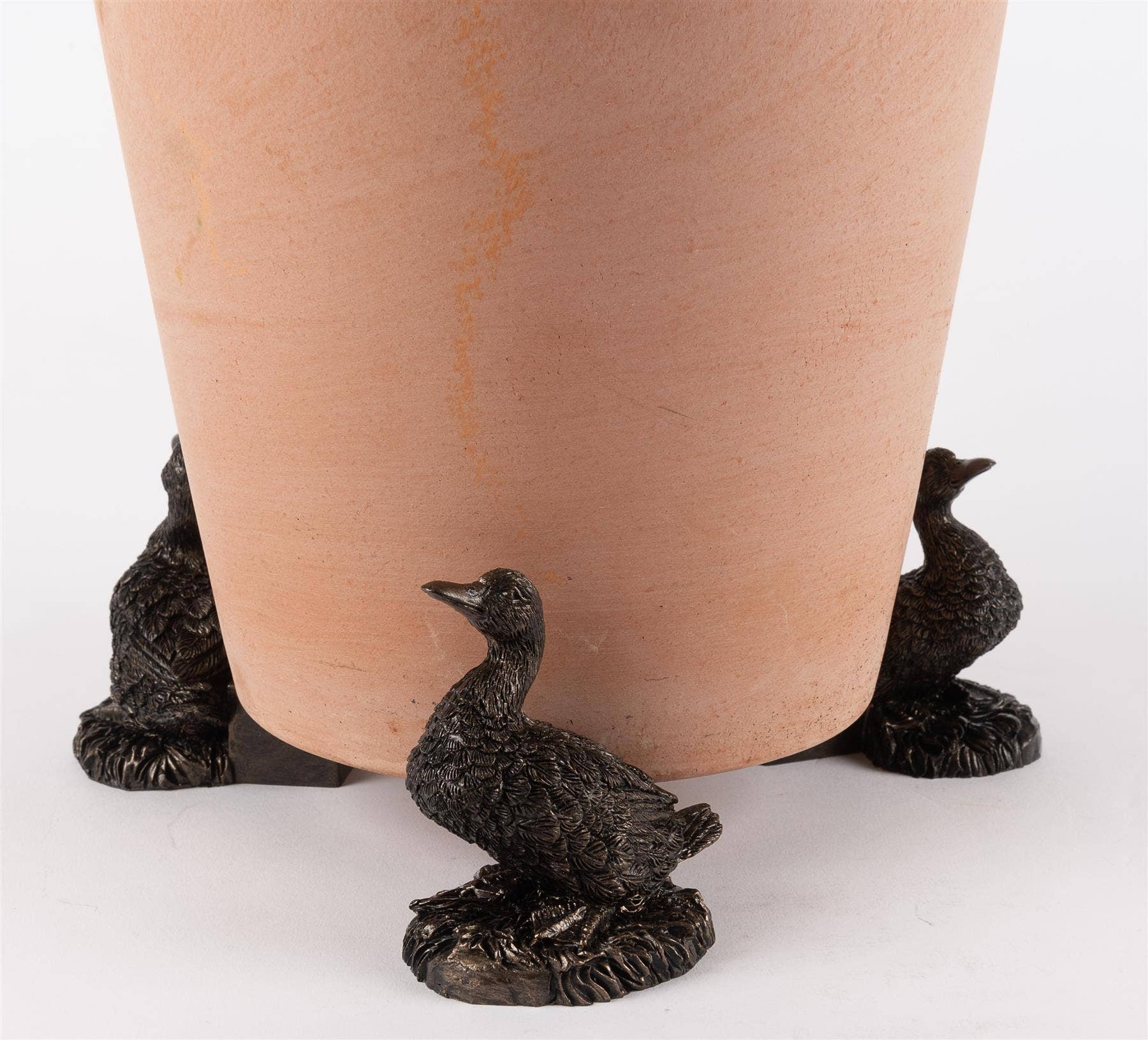 Jardinopia US - Wholesale Plant Pot Stand - Aylesbury Duck Plant Pot Feet - Set of 36