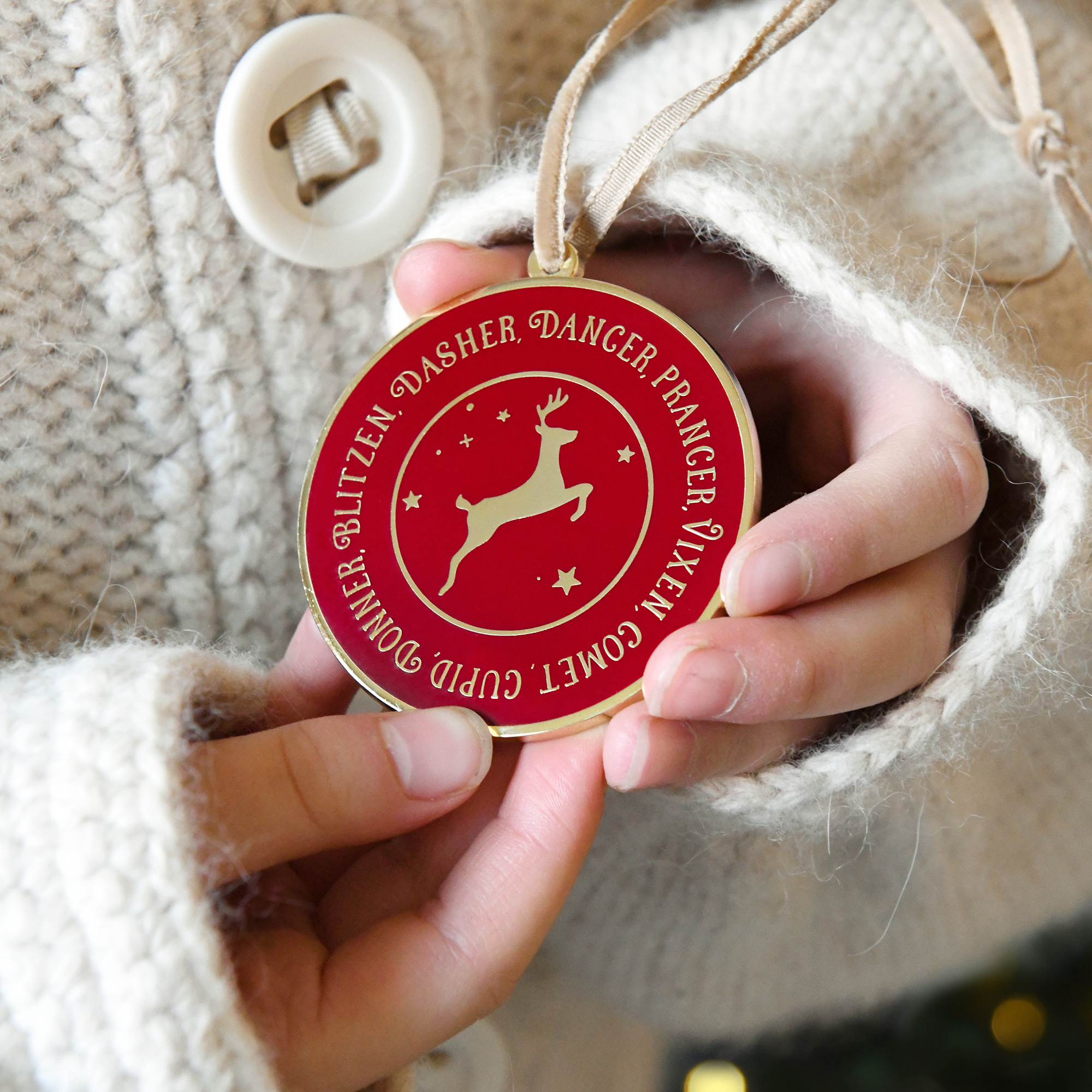 Clara and Macy - Venta al por mayor Adornos - Decoración esmaltada para árbol de Navidad con nombres de renos4