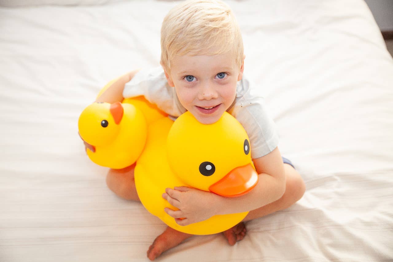 Afri-Imports - Wholesale Toy Car/Truck - Kids - BFG Duckies from FiZZLeS - Large Yellow Bath Ducks (3 sizes)5