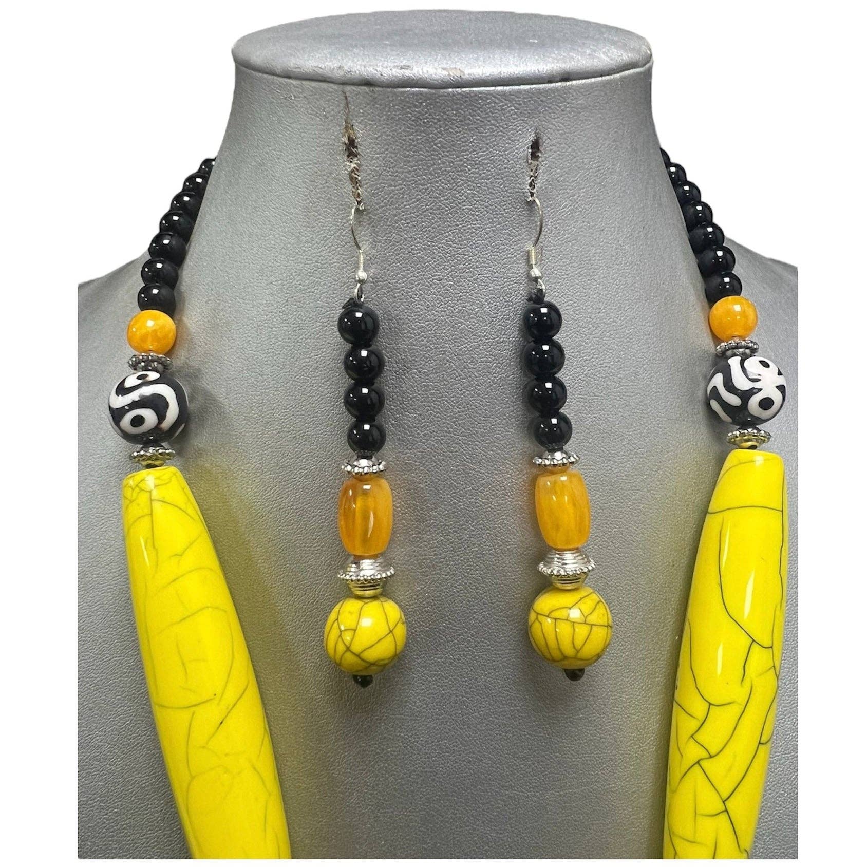 African Stars - Wholesale Jewelry Set - Women's Colored Wooden Necklace Set With Large Pendant -- Jewelry 4910