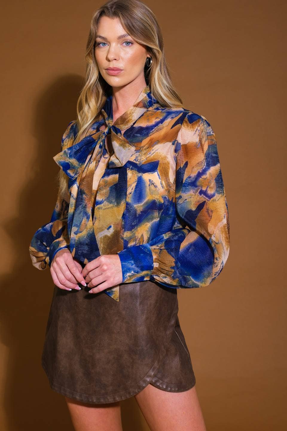 NAVY TAUPE A printed woven top -IT13362 for wholesale on Faire2