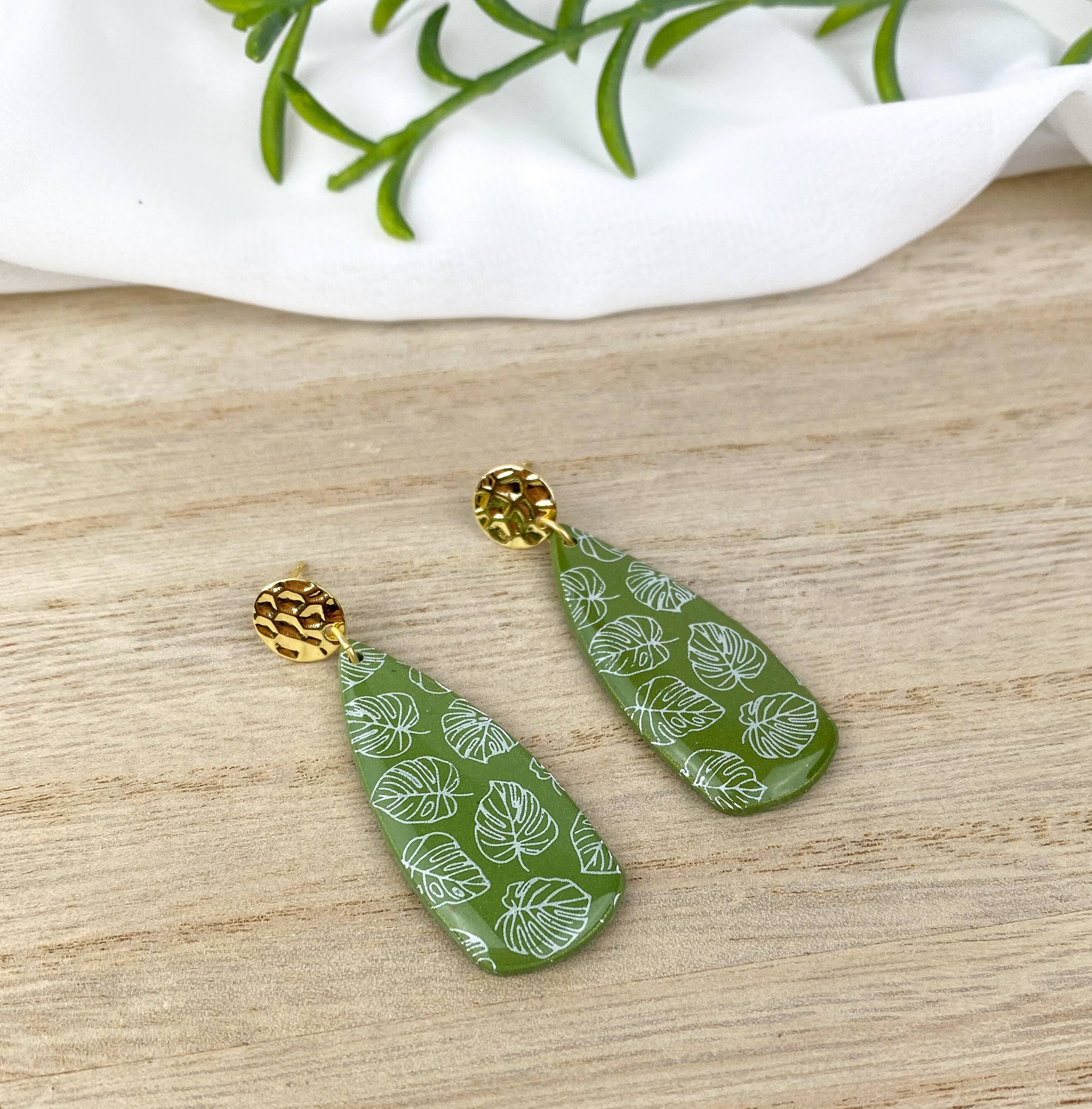 Light Shine - Wholesale Dangle Earrings - Monstera Leaf Dangle Earring | Green Spring Clay Drop |Plant4