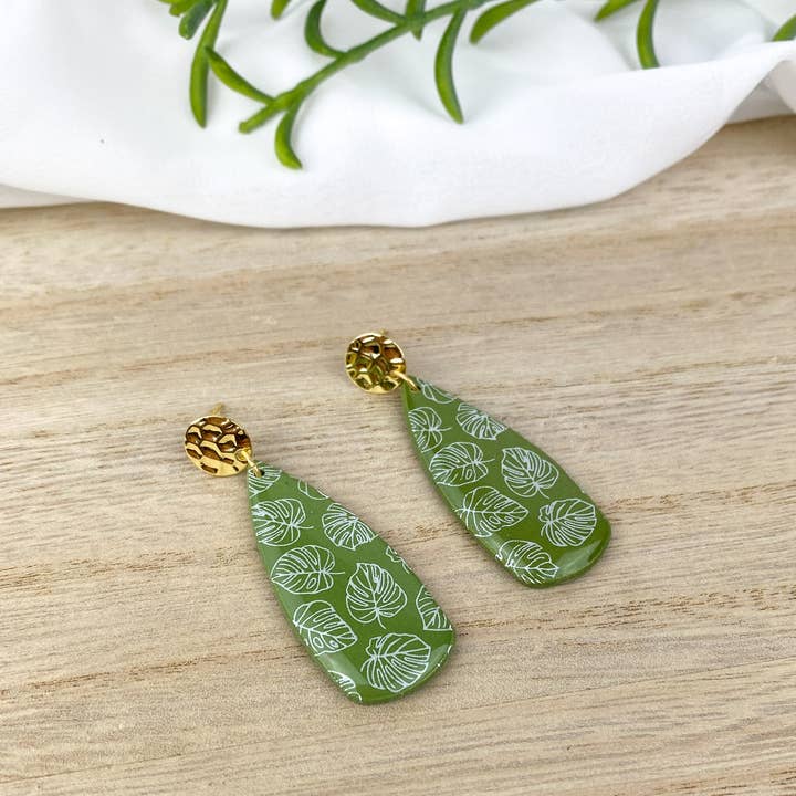 Light Shine - Wholesale Dangle Earrings - Monstera Leaf Dangle Earring | Green Spring Clay Drop |Plant4