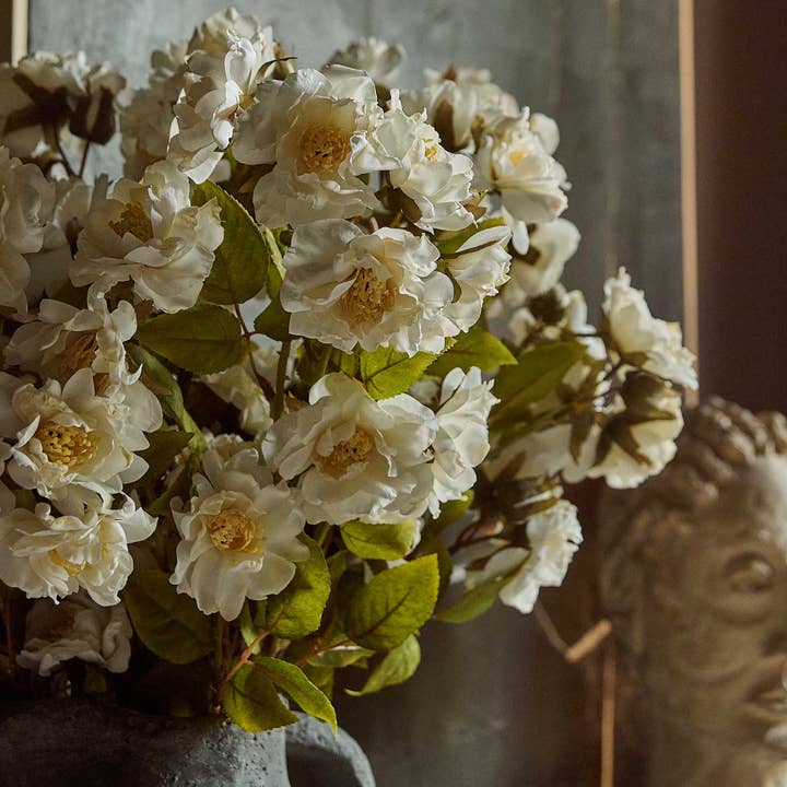 Abigail Ahern – wholesale Artificial flowers – ARTIFICIAL ROSE SPRAY, CREAM5