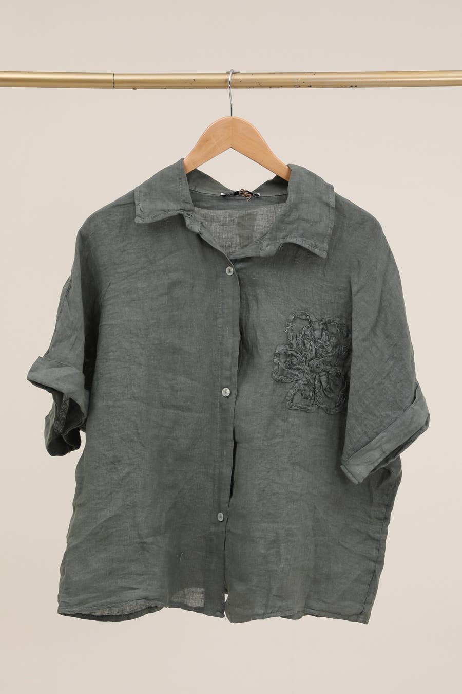 LÉA & LUC - Vente Chemise – femme - Chemise avec une fleur en 100% Lin REF. 203412