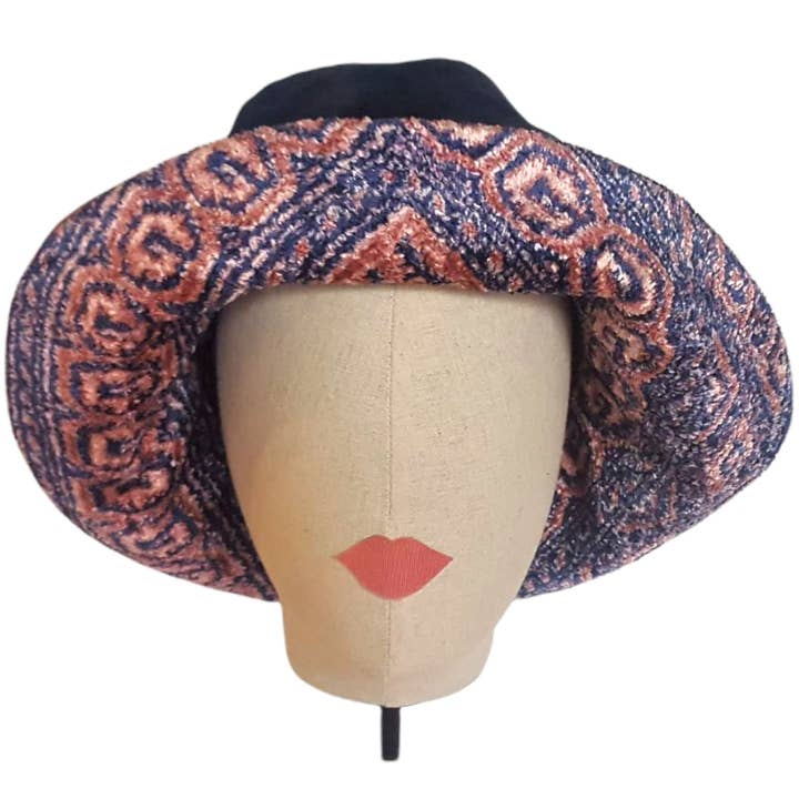 CLOCHE ZUMAYA para venta al por mayor de Almudena Aguirre