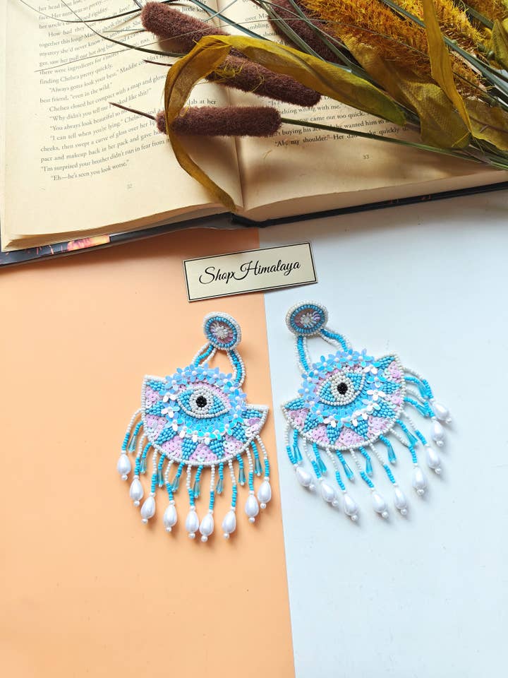 Declaração dos brincos Evil Evil Eye com pérolas Blue Seed por atacado de ShopHimalaya