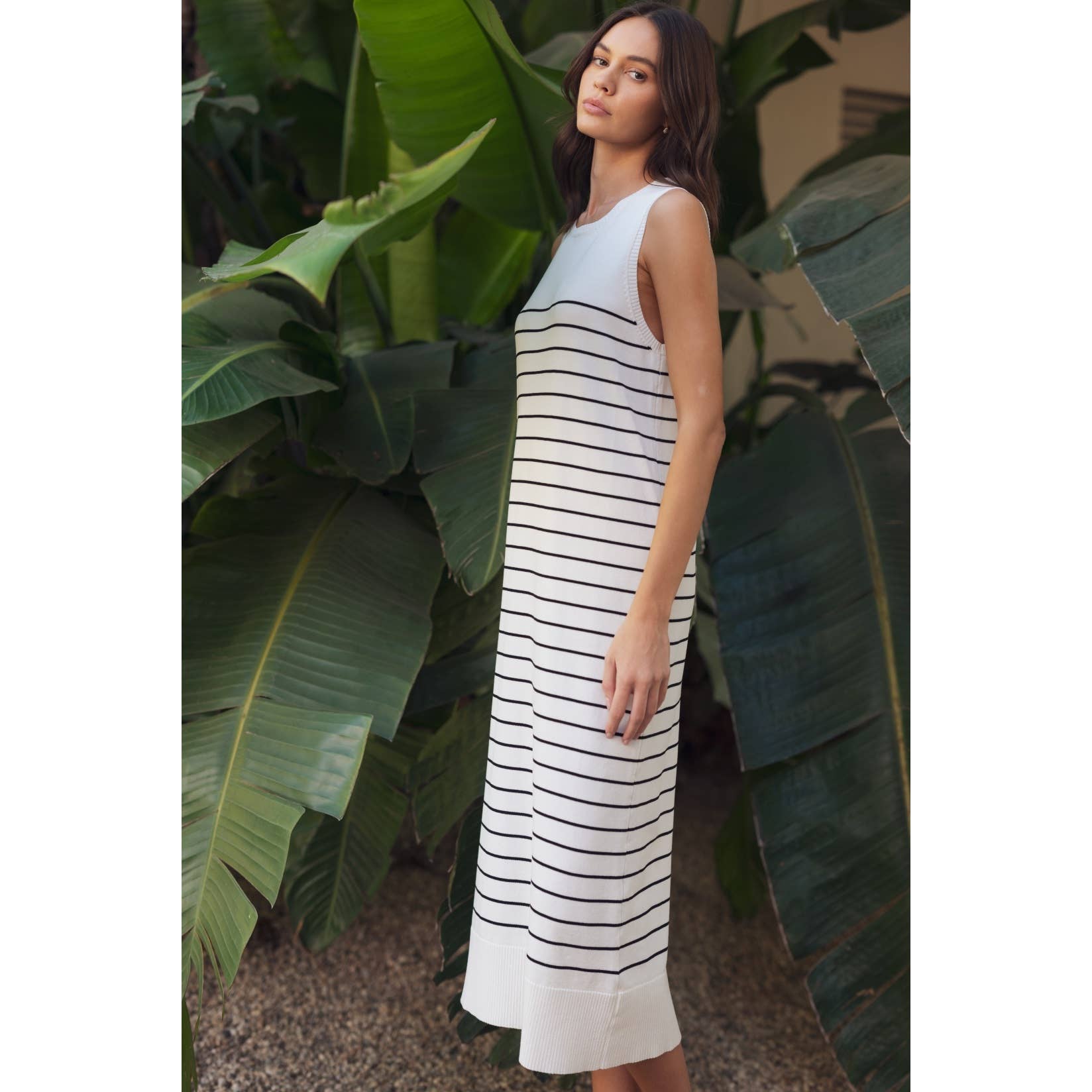 FUN2FUN - Vendita all'ingrosso Vestito - Donna - Abito midi senza maniche a righe con scollo rotondo.9