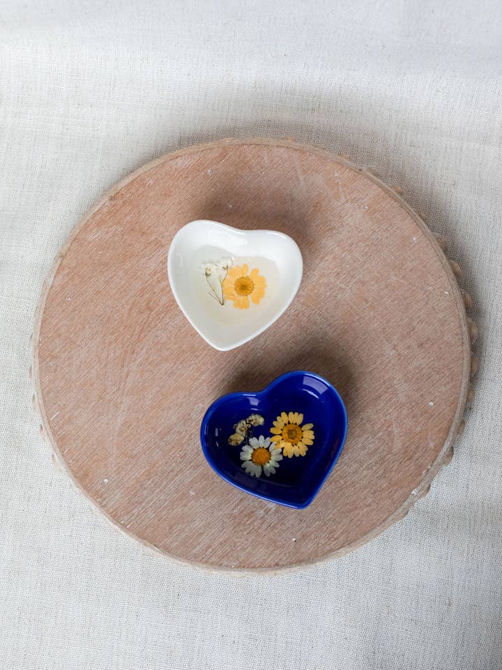 Plats ronds floraux pressés pour la vente par Hints of Nature