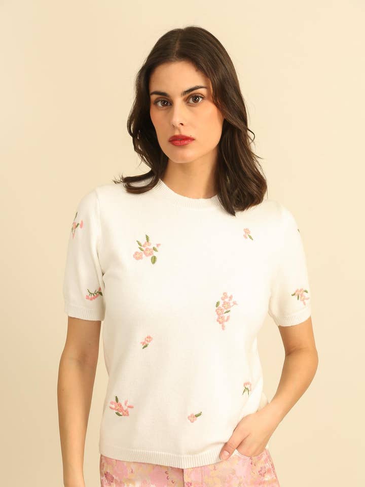 Pulôver de malha, mangas curtas, bordados de flores - A1612 por atacado de Daphnea