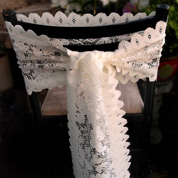 Packaging Decor – Runner de mesa por atacado – Caminho de Mesa de Renda Off-white 33 cm de largura e 3,05 m de comprimento1