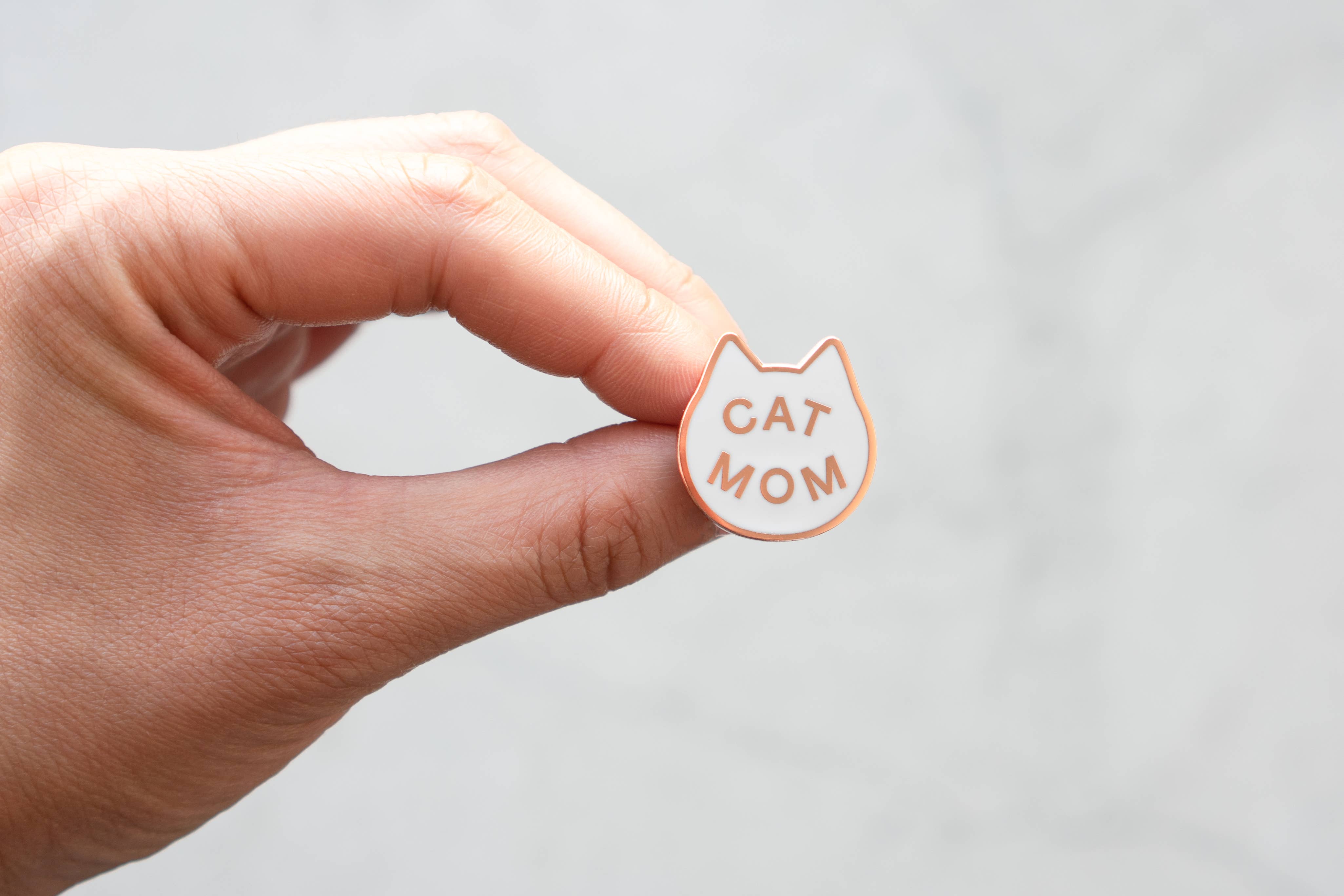 Everyday Olive - Wholesale Lapel Pin/Button - Cat Mom Pin3