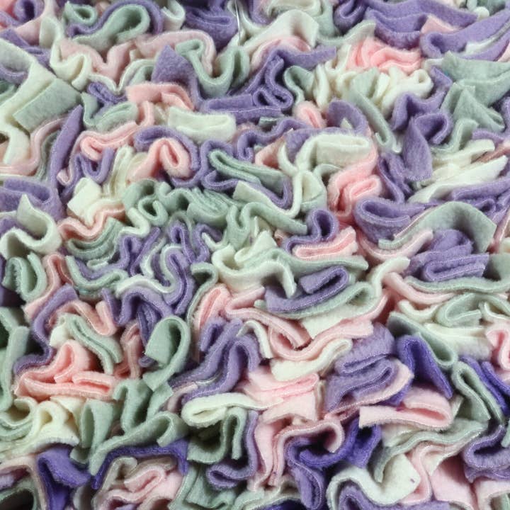 Snuffelbal in lila, lichtgrijs, roze en crème voor wholesale door Pawcord by Franzi