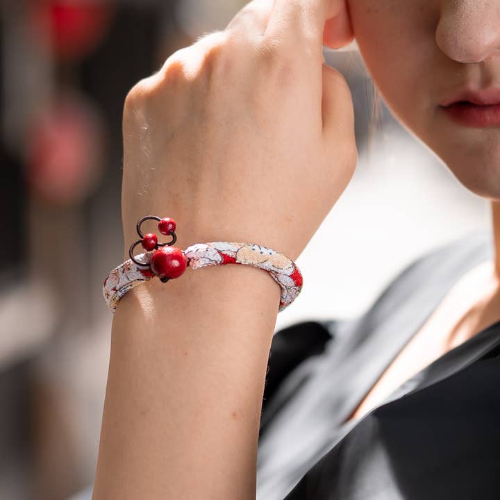 KOTO - Wholesale Prayer Beads Bracelet - Kimono Fabric Bracelet |Red Sakura
Pattern made in Kyoto0