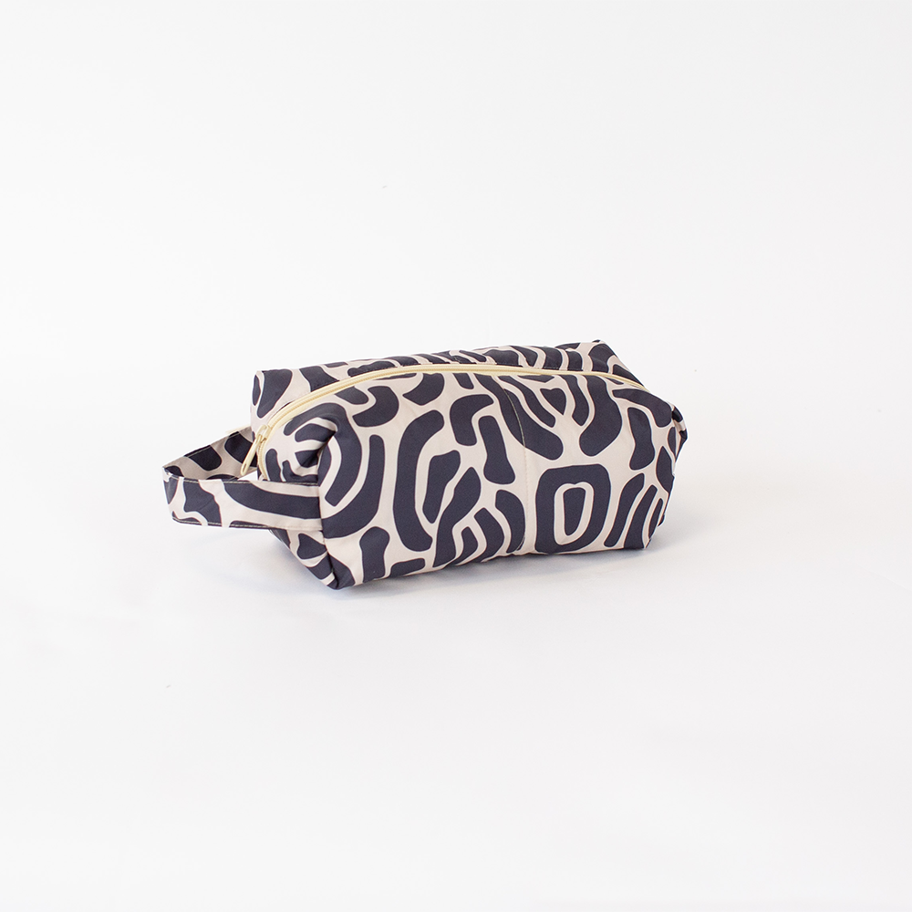 Big Bite Studios - Wholesale Toiletry bag – Unisex - HAPPY POUCH CLUB — LARGE PUFFY TOILETRY BAG2