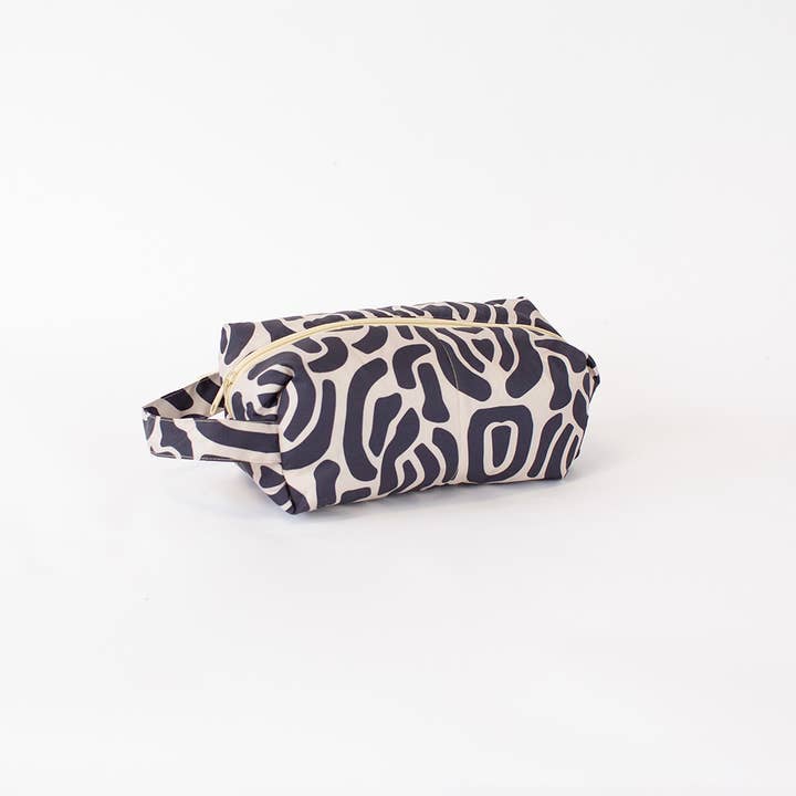 Big Bite Studios - Wholesale Toiletry bag – Unisex - HAPPY POUCH CLUB — LARGE PUFFY TOILETRY BAG2