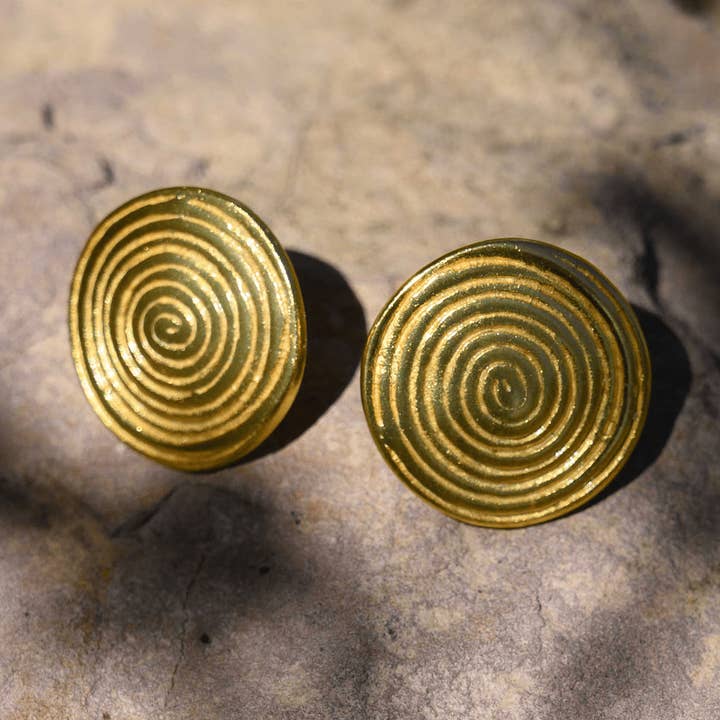 Guld Runde Knap 24k GP Ørestikker for engroshandel hos Across The Puddle