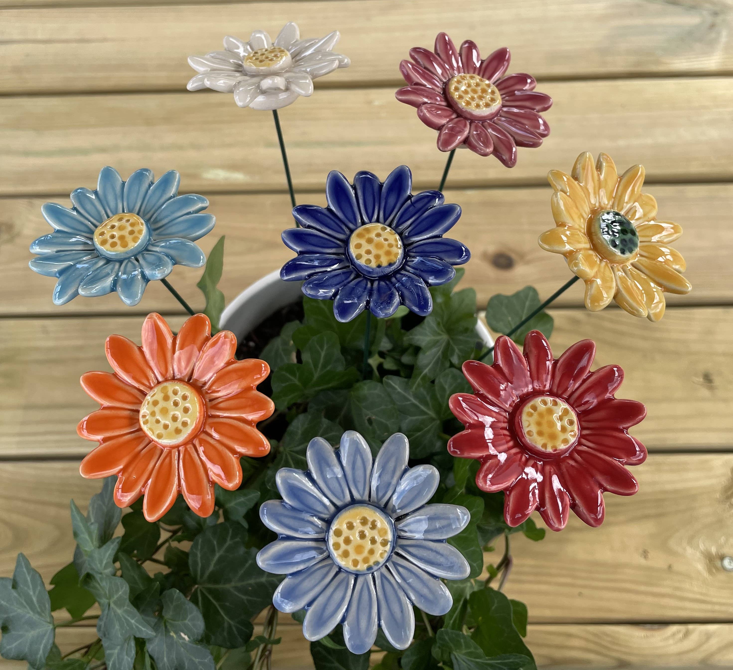 Pannonhem AB. - Vendita all'ingrosso Paletti da giardino/prato - Fiore di prato margherita in ceramica con gambo – decorazione e paletto per piante7