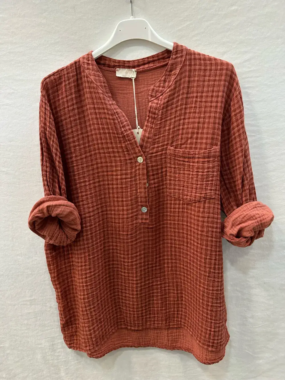 Mimi & Gogo – Großhandel Bluse – Damen – Vichy-Baumwoll-Gauze-Bluse mit tunesischem Kragen von Mimi & Gogo11