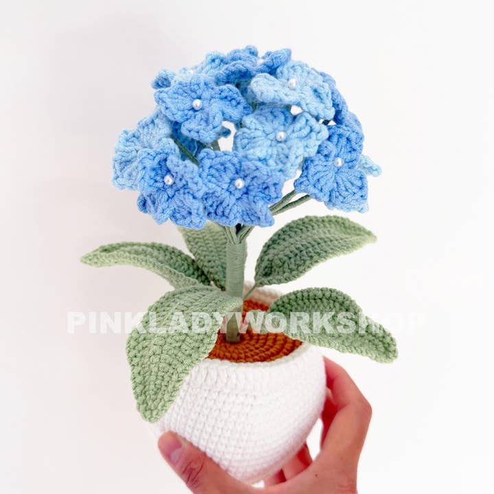 Pot d'hortensias au crochet fait main | Décoration florale au crochet | Plante d'hortensia bleue | Jolies fleurs au crochet | Décoration d'intérieur | Idée cadeau pour la vente par PinkLadyWorkshop