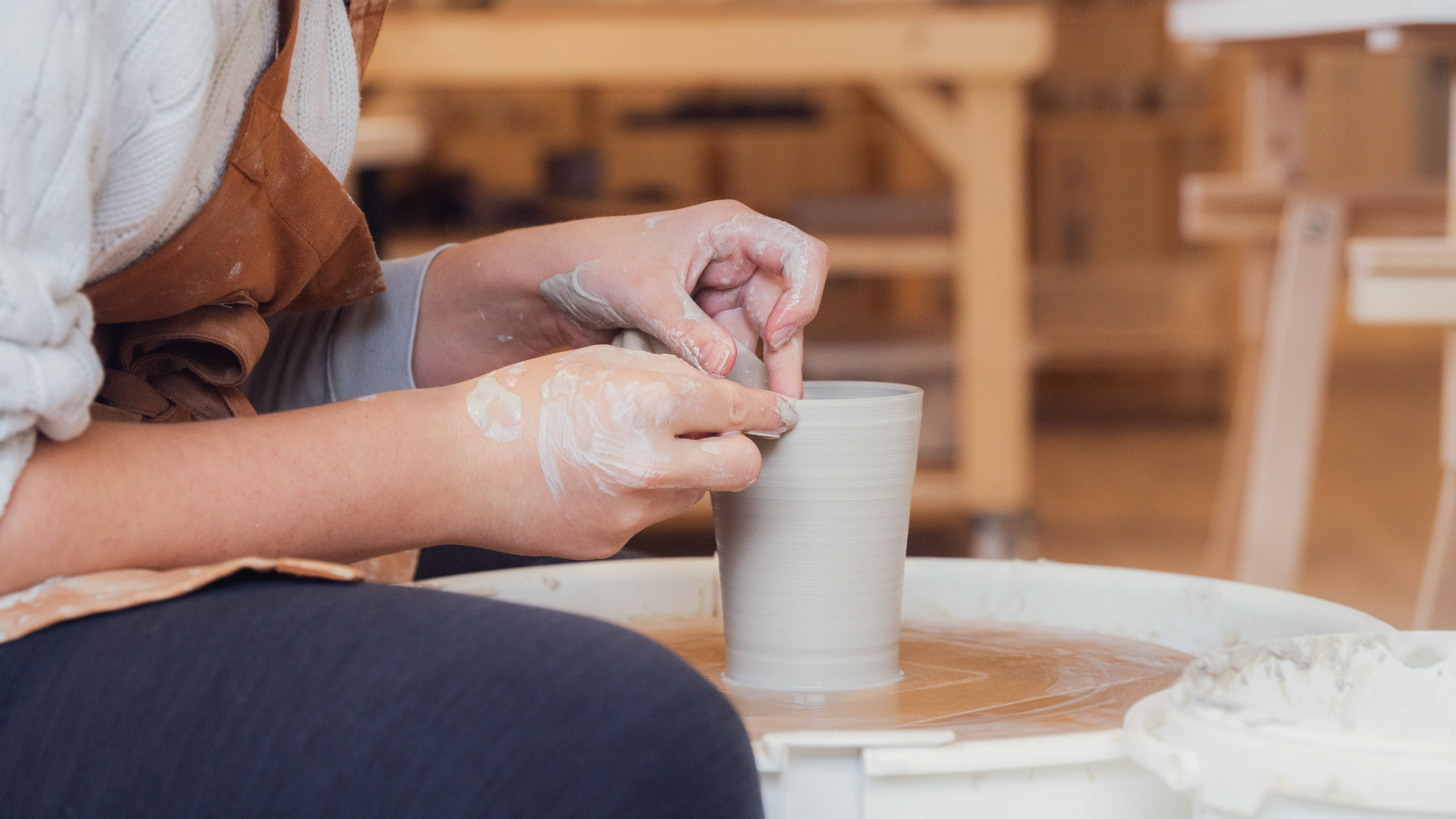 Fernweh Pottery – wholesale Insulated mug/tumbler – Handmade Ceramic White Speckle Travel Keep Cup -4