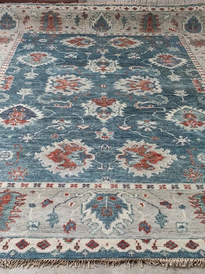 Jolie Tapis Oushak Noué à la Main 9x12 Bleu et Beige pour la vente par Banana Manor Rug Co.