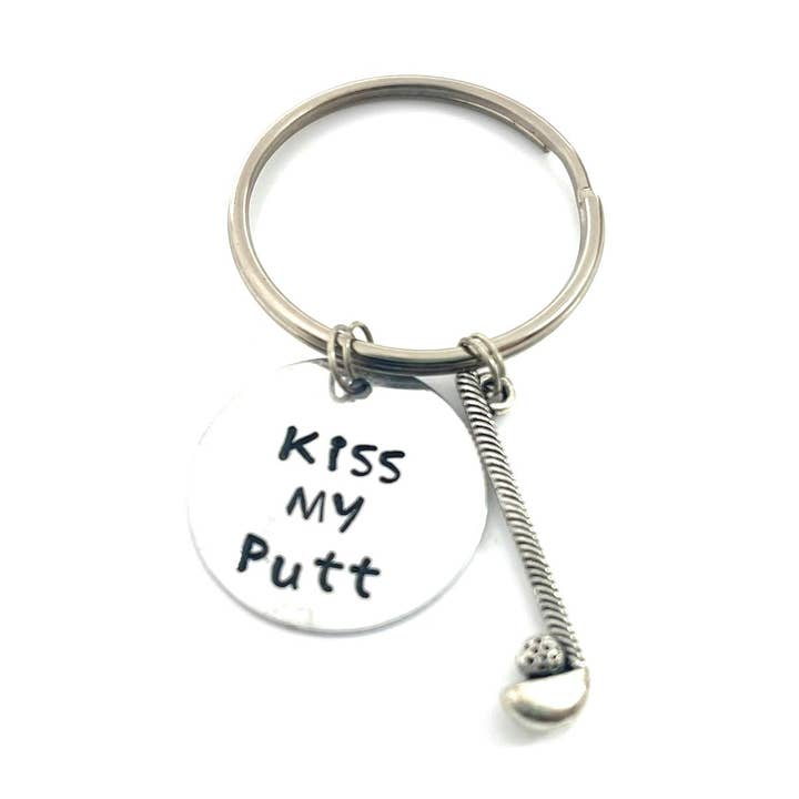Porte-clés Golfeur "Kiss My Putt" – Cadeau de Golf en Aluminium Gravé à la Main pour Papa, Porte-clés de Golf Amusant pour la vente par CY Design Studio