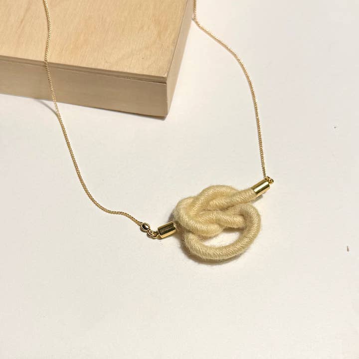 SASHA - Wholesale Pendant/Charm Necklace - Square Fiber + Chain Necklace