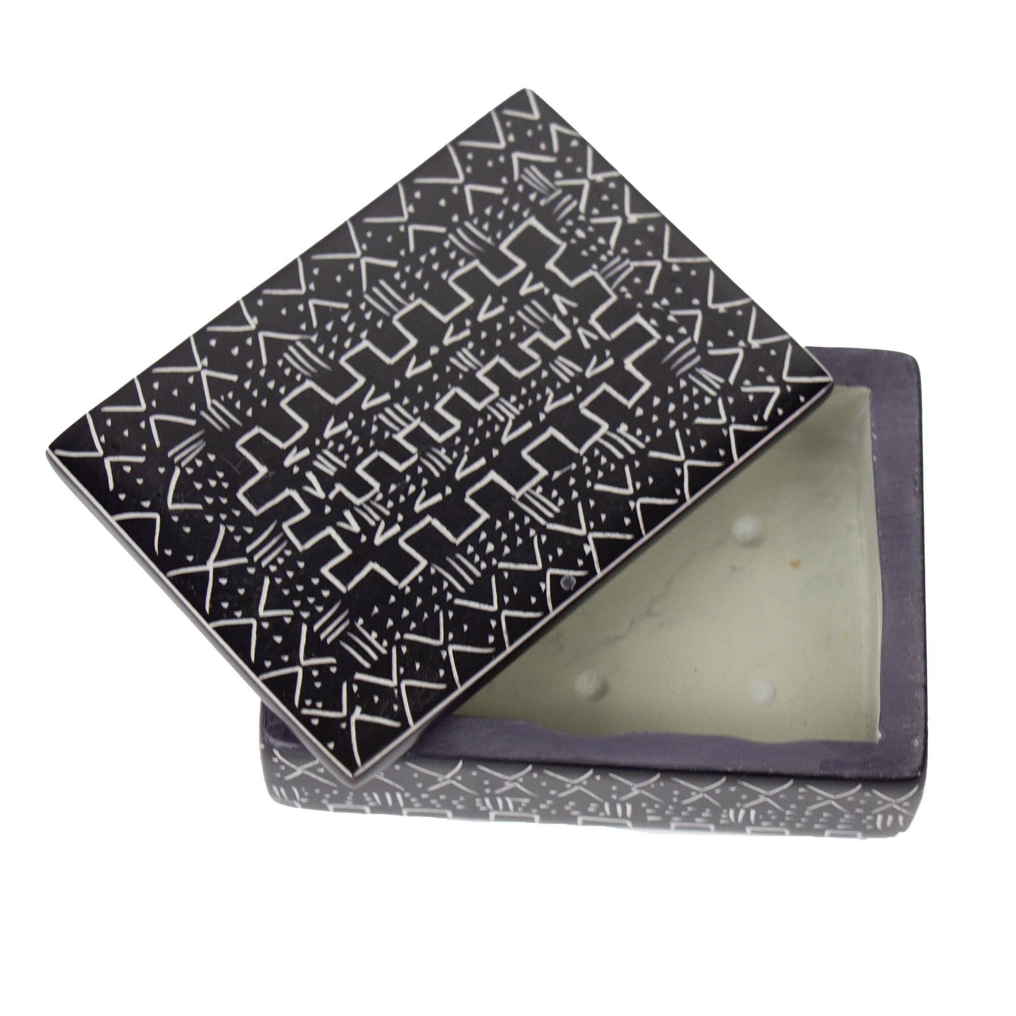 Global Crafts - Wholesale Decoratief doosje - Uit speksteen gesneden doos, zwarte tribale ets4