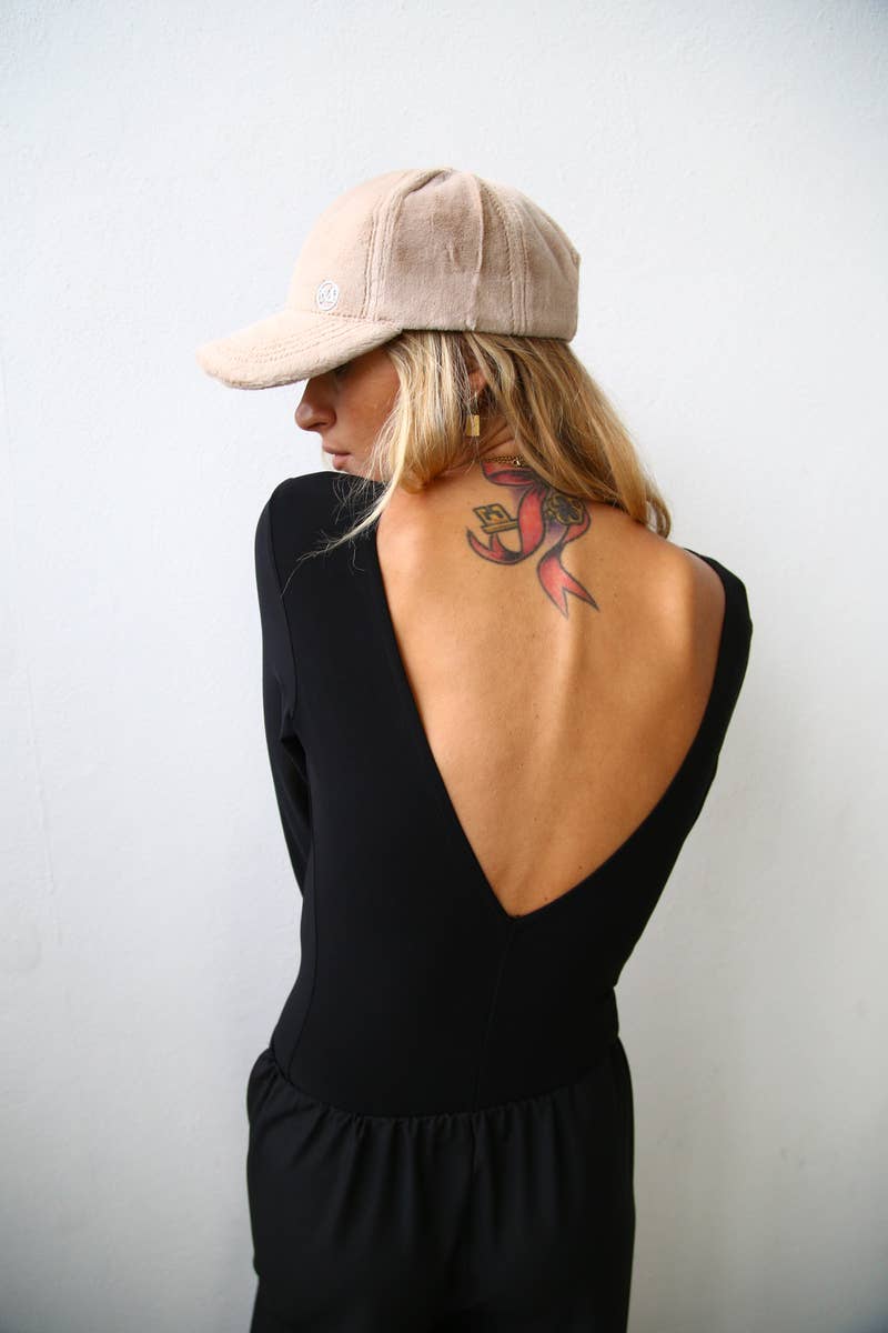 sabel Zwarte body met diepe V-hals voor en achter en lange tule mouwen voor groothandel op Faire5