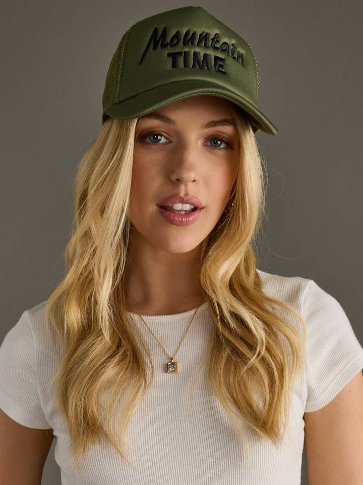 Casquette de camionneur Olive & Black Mountain Time pour la vente par Panache Apparel Co.