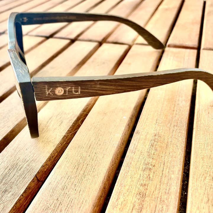 Koru Eco Brand - Vente Lunettes de soleil – unisexe - Lunettes de soleil raglan polarisées en bambou Koru avec étui