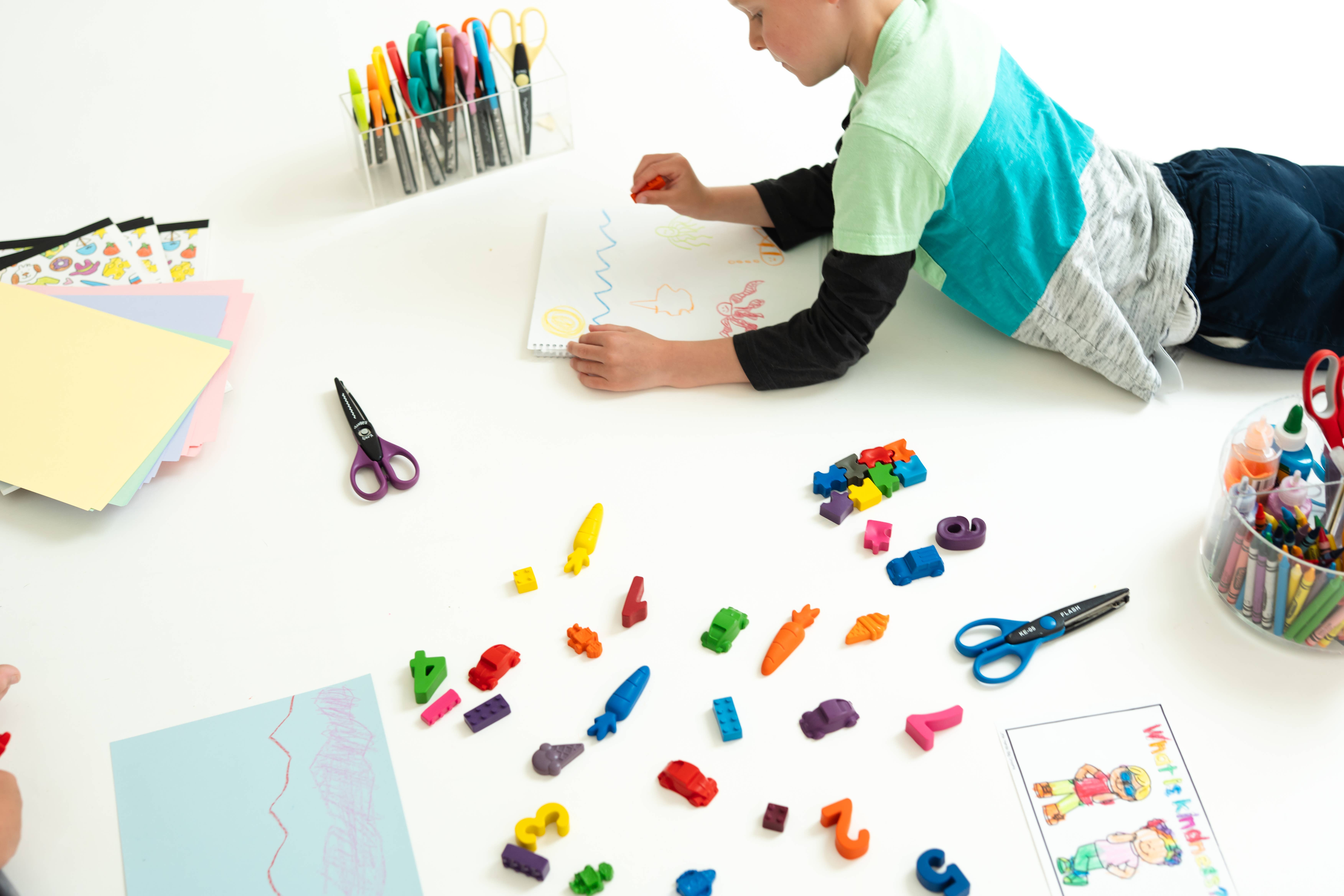 Wonder Hue Crayon Co. - Wholesale Crayons - Kids & Baby - Carrot Shaped Crayons, Non-Candy Easter Basket Filler5