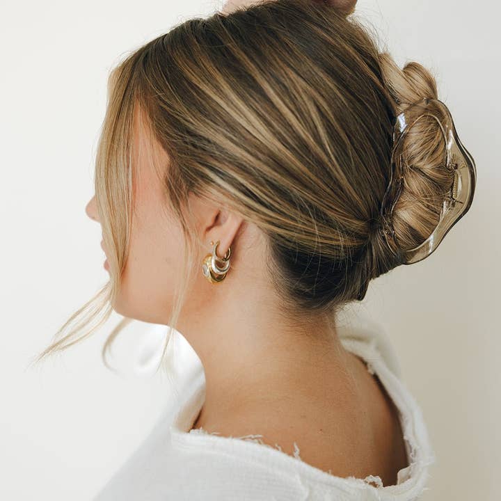Shop ANDi - Wholesale Hair Clip - Women's - Hollow Cloud Claw Clip