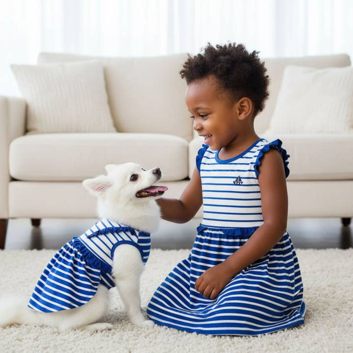 Skräddarsydd stickad & färgad volangmatchande hund- & barnlinneklänning för wholesale av Blueberry Pet