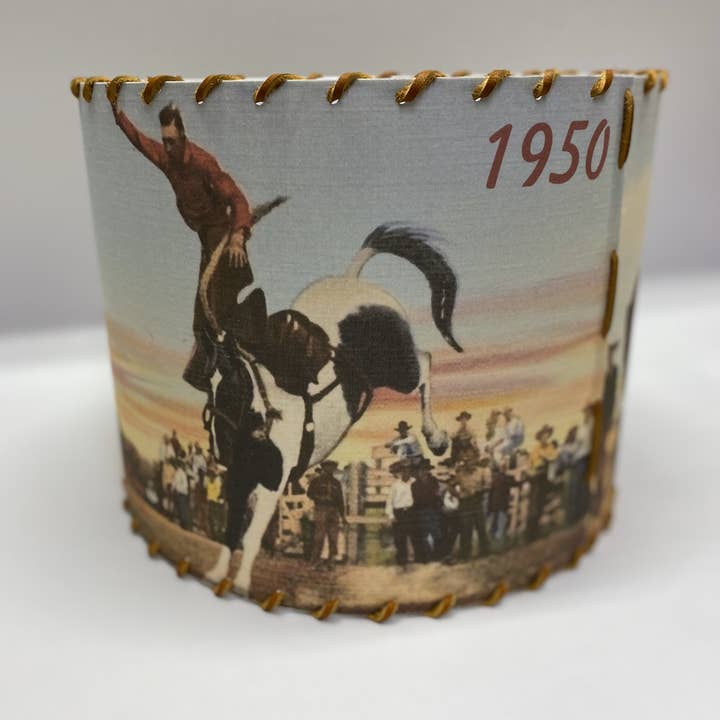 Abat-jour Let 'er Buck Bronc14 pouces pour la vente par Red Dirt Ranch Clothing Company