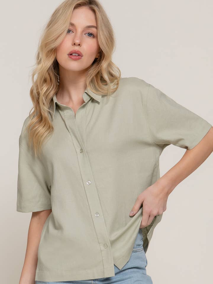 Camicia oversize a maniche corte in misto lino con bottoni per la vendita all'ingrosso da parte di Active Basic | Active USA